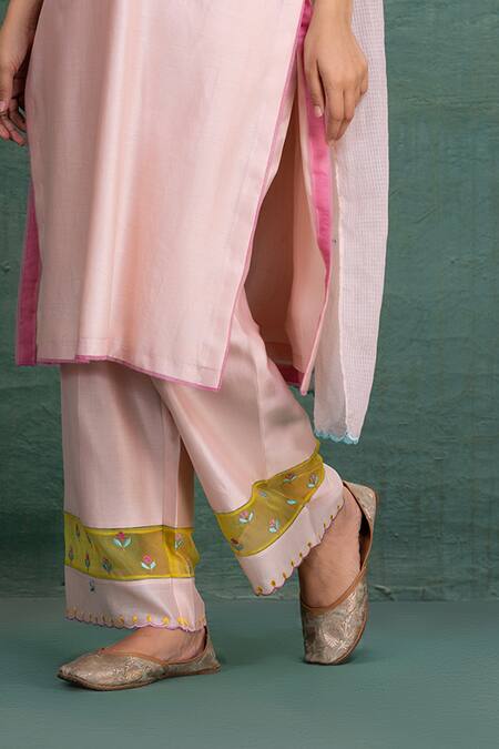 Kahani Lush_Pink Chanderi Embroidery Split V-neck Hand And Machine Kurta Set _Online_at_Aza_Fashions