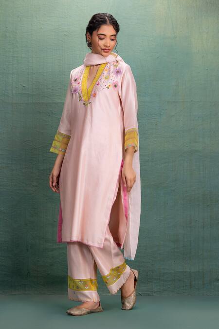 Buy_Kahani Lush_Pink Chanderi Embroidery Split V-neck Hand And Machine Kurta Set _Online_at_Aza_Fashions