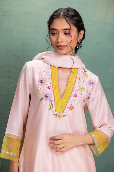 Kahani Lush_Pink Chanderi Embroidery Split V-neck Hand And Machine Kurta Set _at_Aza_Fashions