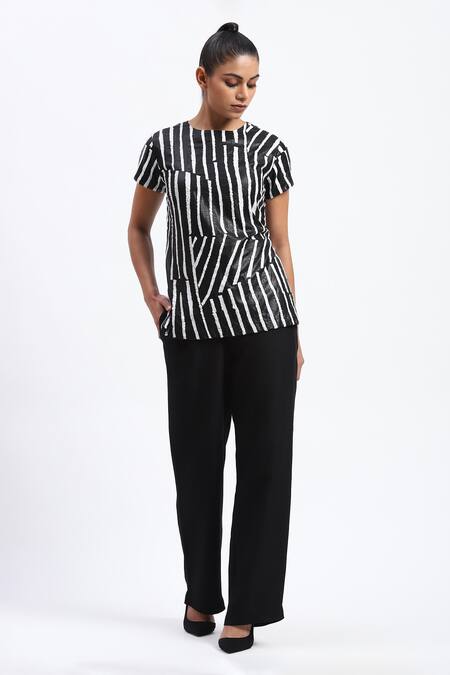 Buy_Abraham And Thakore_Black Georgette Round Neck Broken Stripes Top 