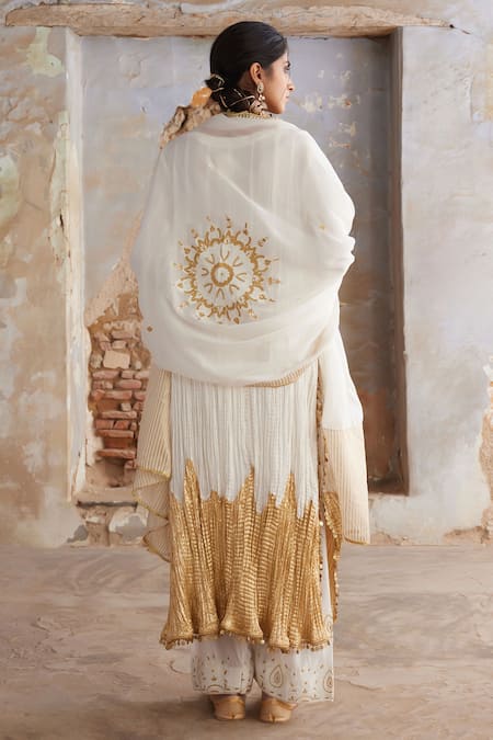 Etasha By Asha Jain Ivory & Gold Designer Kurta Set 