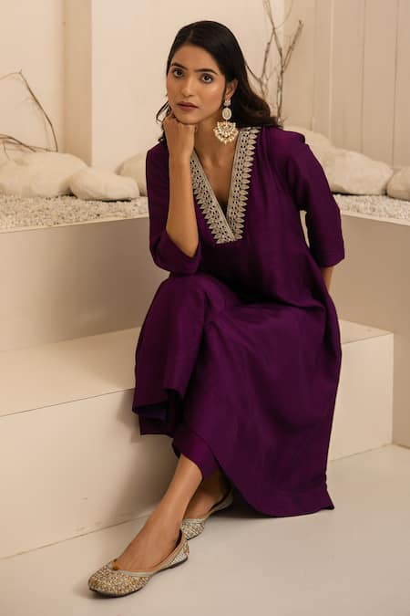 Tuli_Purple Cotton, Silk Embroidery V-neck Jamuni Kalidaar Kurta Set _at_Aza_Fashions