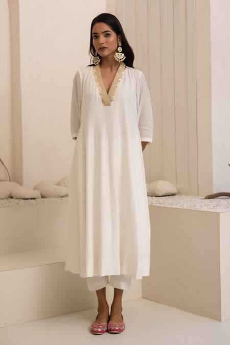 Tuli_Ivory Silk, Cotton V-neck Dola Anarkali Kurta Set _Online_at_Aza_Fashions