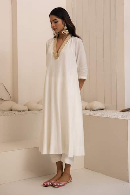 Buy_Tuli_Ivory Silk, Cotton V-neck Dola Anarkali Kurta Set _Online_at_Aza_Fashions