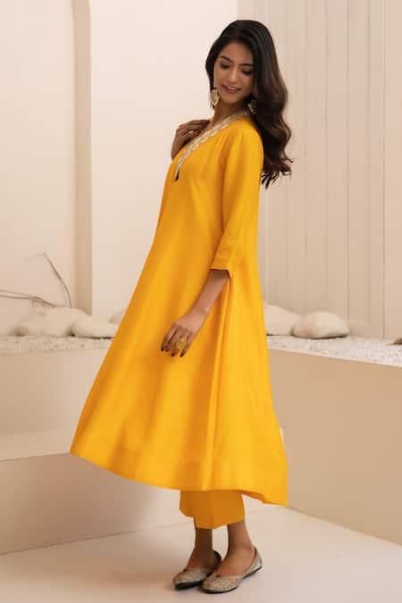 Buy_Tuli_Yellow Silk, Cotton Sequins V-neck Kali Kalidaar Dola Kurta Set _Online_at_Aza_Fashions