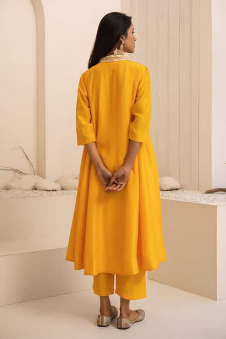 Tuli Kali Yellow Kalidaar Dola Silk Kurta Set 