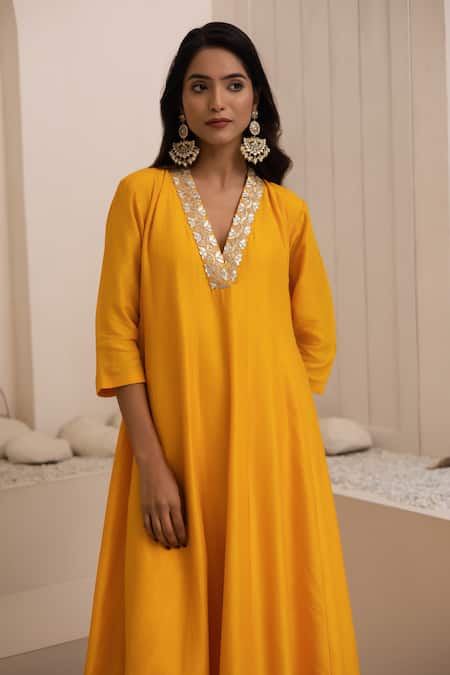 Tuli_Yellow Silk, Cotton Sequins V-neck Kali Kalidaar Dola Kurta Set _at_Aza_Fashions