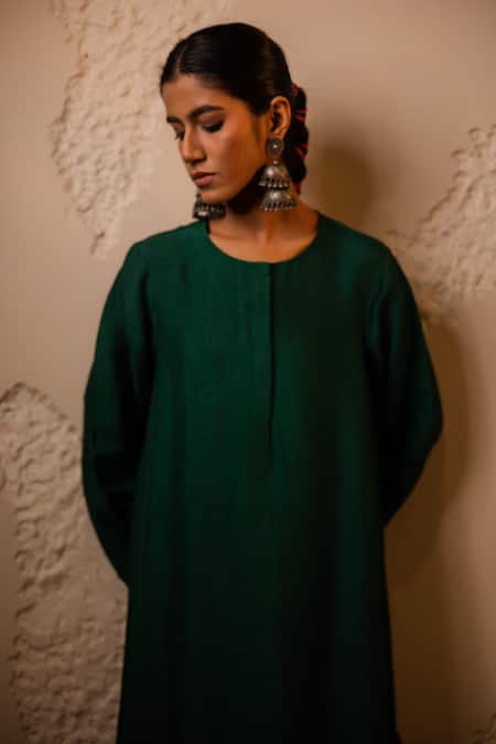 Buy_Tuli_Emerald Green Silk, Cotton Round Neck Dola Kurta Set _Online_at_Aza_Fashions