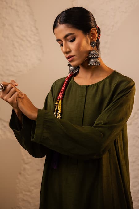 Tuli_Olive Green Silk, Cotton Round Neck Dola Kurta Set _Online_at_Aza_Fashions