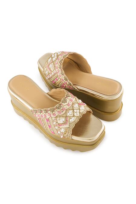 Buy_Anaar_Gold Embroidery Vintage Wink Wedges 