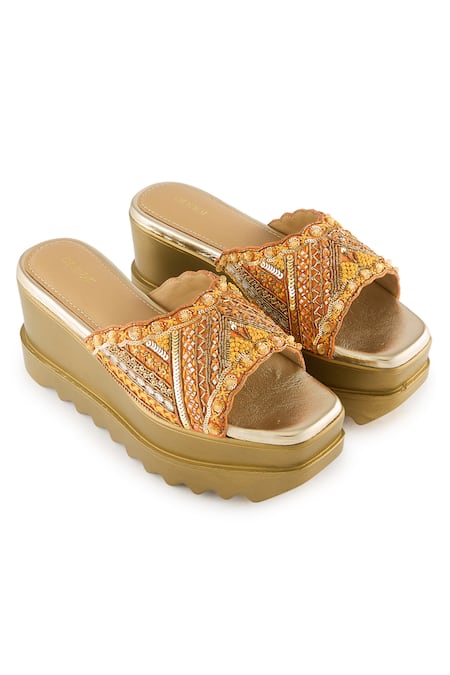 Anaar Orange Embroidery Drama Dose Sandals 