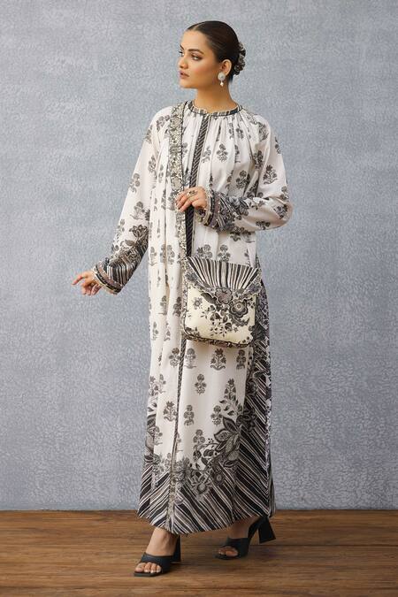 Buy_Torani_Black Embroidery Kalamkari Aashi Sling Bag 