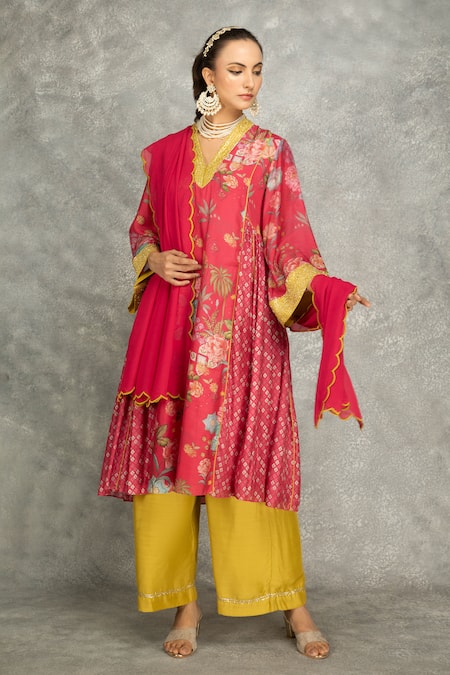 Tanu Malhotra Pink Cotton, Silk Embroidery V-neck Hot Buti Kurta Set With Dupatta 