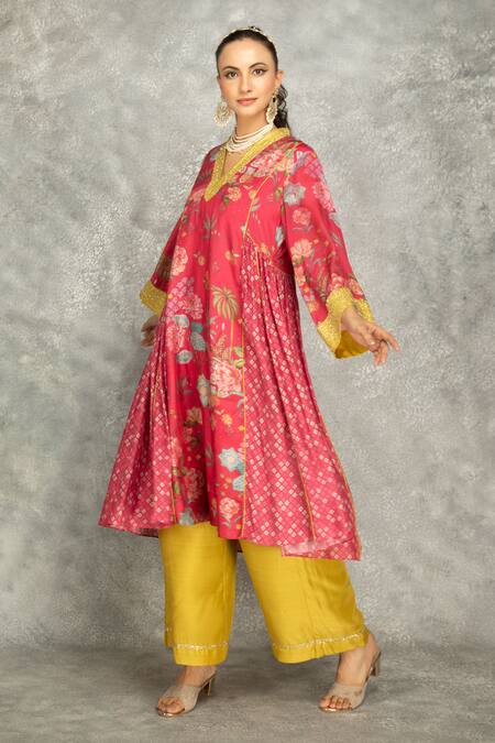 Tanu Malhotra Pink Cotton, Silk Embroidery V-neck Hot Buti Kurta Set With Dupatta Online at Aza Fashions Tanu Malhotra_Pink Cotton, Silk Embroidery V-neck Hot Buti Kurta Set With Dupatta _Online_at_Aza_Fashions