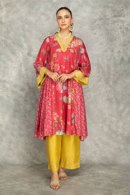 Shop Tanu Malhotra Pink Cotton, Silk Embroidery V-neck Hot Buti Kurta Set With Dupatta Online at Aza Fashions Shop_Tanu Malhotra_Pink Cotton, Silk Embroidery V-neck Hot Buti Kurta Set With Dupatta _Online_at_Aza_Fashions