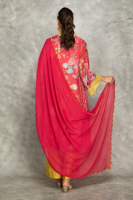 Shop Tanu Malhotra Pink Cotton, Silk Embroidery V-neck Hot Buti Kurta Set With Dupatta at Aza Fashions Shop_Tanu Malhotra_Pink Cotton, Silk Embroidery V-neck Hot Buti Kurta Set With Dupatta _at_Aza_Fashions