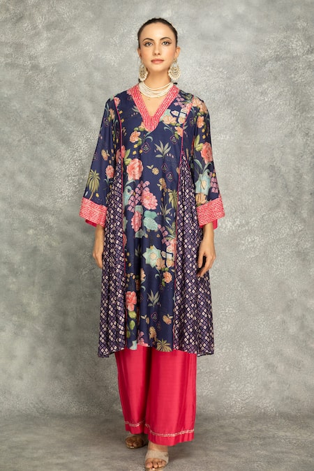 Tanu Malhotra Blue Cotton, Silk, Georgette Embroidery V-neck Side Panel Buti Kurta Set at Aza Fashions Tanu Malhotra_Blue Cotton, Silk, Georgette Embroidery V-neck Side Panel Buti Kurta Set _at_Aza_Fashions