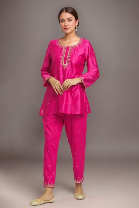 Samyukta Singhania Chanderi Mukaish Embroidered Tunic With Pant 