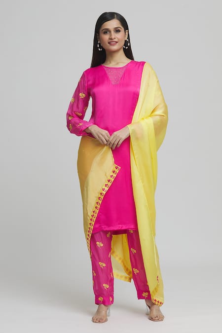 Buy_Samyukta Singhania_Pink Satin, Georgette, Organza Embroidery Round Floral Placement Kurta Pant Set 