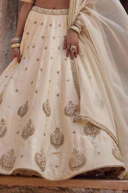 Buy Kritika Dawar Ivory , Organza Embroidery V-neck Chand Phool Motif Lehenga Set Online at Aza Fashions Buy_Kritika Dawar_Ivory , Organza Embroidery V-neck Chand Phool Motif Lehenga Set _Online_at_Aza_Fashions