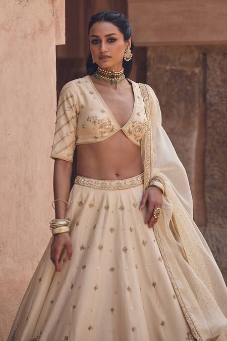 Shop Kritika Dawar Ivory , Organza Embroidery V-neck Chand Phool Motif Lehenga Set Online at Aza Fashions Shop_Kritika Dawar_Ivory , Organza Embroidery V-neck Chand Phool Motif Lehenga Set _Online_at_Aza_Fashions