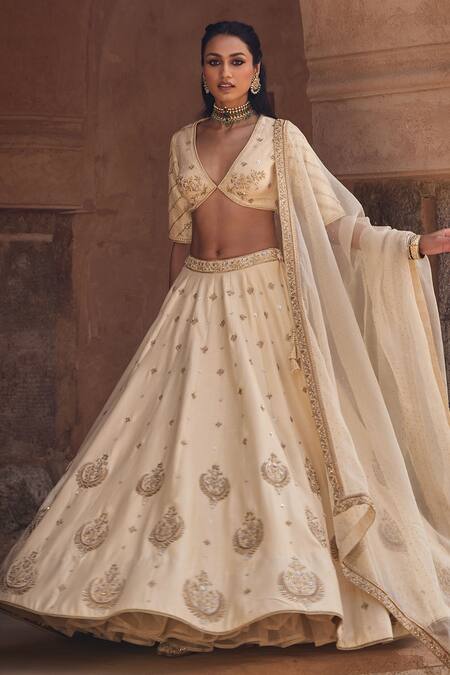 Buy Kritika Dawar Ivory , Organza Embroidery V-neck Chand Phool Motif Lehenga Set Buy_Kritika Dawar_Ivory , Organza Embroidery V-neck Chand Phool Motif Lehenga Set