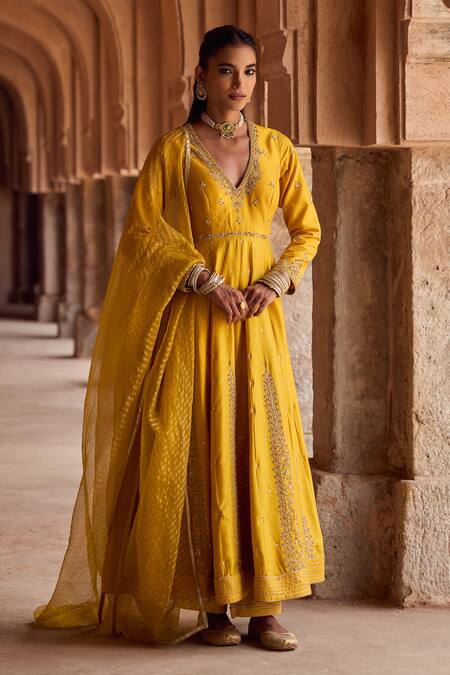Kritika Dawar Yellow Silk, Organza Embroidery V-neck Anarkali Set With Dupatta at Aza Fashions Kritika Dawar_Yellow Silk, Organza Embroidery V-neck Anarkali Set With Dupatta _at_Aza_Fashions