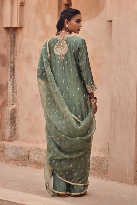 Shop Kritika Dawar Green , Organza Pearls, Sequins Split V-neck Embroidered Kurta Set at Aza Fashions Shop_Kritika Dawar_Green , Organza Pearls, Sequins Split V-neck Embroidered Kurta Set _at_Aza_Fashions