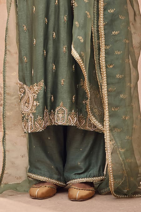 Kritika Dawar Green , Organza Pearls, Sequins Split V-neck Embroidered Kurta Set Online at Aza Fashions Kritika Dawar_Green , Organza Pearls, Sequins Split V-neck Embroidered Kurta Set _Online_at_Aza_Fashions