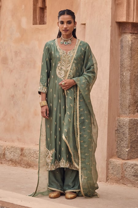 Kritika Dawar Green , Organza Pearls, Sequins Split V-neck Embroidered Kurta Set at Aza Fashions Kritika Dawar_Green , Organza Pearls, Sequins Split V-neck Embroidered Kurta Set _at_Aza_Fashions