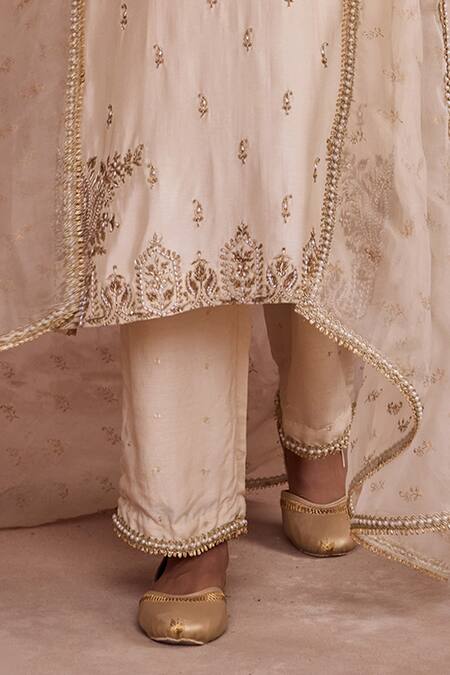 Kritika Dawar_Ivory , Organza Diamonds, Pearls, Sequins, Embroidery Dabka Kurta Set _Online_at_Aza_Fashions