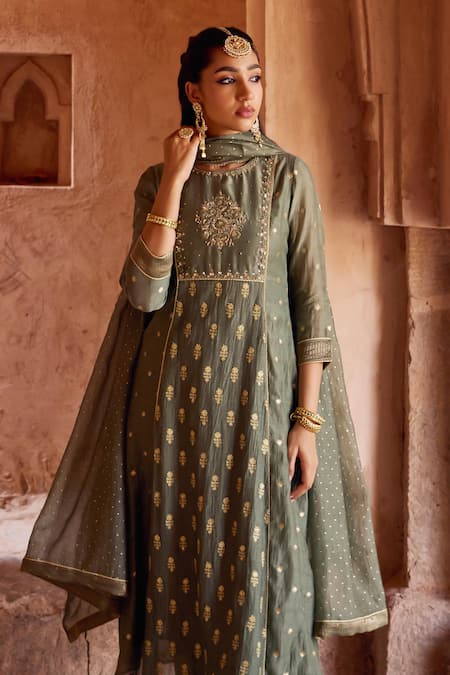 Kritika Dawar Green Chanderi, Silk Embroidery Round Neck Dabka Kurta Set Online at Aza Fashions Kritika Dawar_Green Chanderi, Silk Embroidery Round Neck Dabka Kurta Set _Online_at_Aza_Fashions