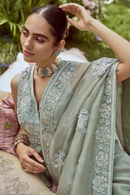 Sue Mue Green Organza, Sequins, Beads V-neck Sage 3d Embroidered Saree Set at Aza Fashions Sue Mue_Green Organza, Sequins, Beads V-neck Sage 3d Embroidered Saree Set _at_Aza_Fashions