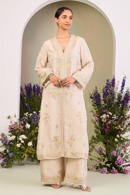 Shop Sue Mue Beige Silk Organza Embroidery, Sequins, Beads, Zari V-neck Kurta Set Online at Aza Fashions Shop_Sue Mue_Beige Silk Organza Embroidery, Sequins, Beads, Zari V-neck Kurta Set _Online_at_Aza_Fashions