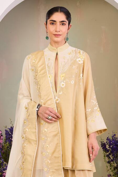 Buy_Sue Mue_Yellow Chanderi, Silk Applique, Embroidery Mandarin Collar Pastel Kurta Set _Online_at_Aza_Fashions