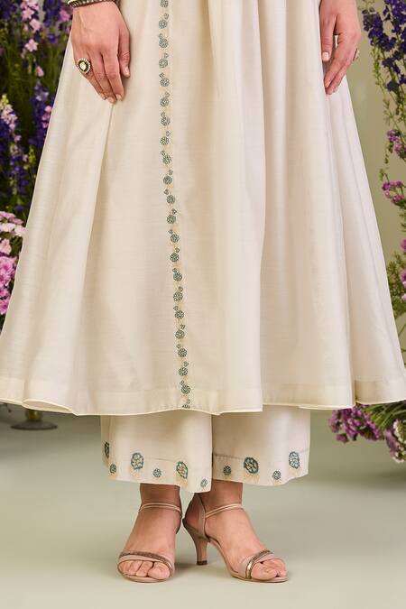 Sue Mue_Green Chanderi, Silk Embroidery, Zari Round Neck Floral Anarkali Set _Online_at_Aza_Fashions