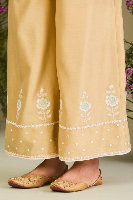 Sue Mue Yellow Silk, Chanderi Embroidery V-neck Pastel Kurta Set Online at Aza Fashions Sue Mue_Yellow Silk, Chanderi Embroidery V-neck Pastel Kurta Set _Online_at_Aza_Fashions