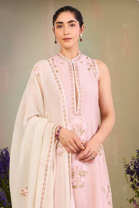 Sue Mue Pink Handloom Cotton, Silk Embroidery High Neck Floral Kurta Set Online at Aza Fashions Sue Mue_Pink Handloom Cotton, Silk Embroidery High Neck Floral Kurta Set _Online_at_Aza_Fashions