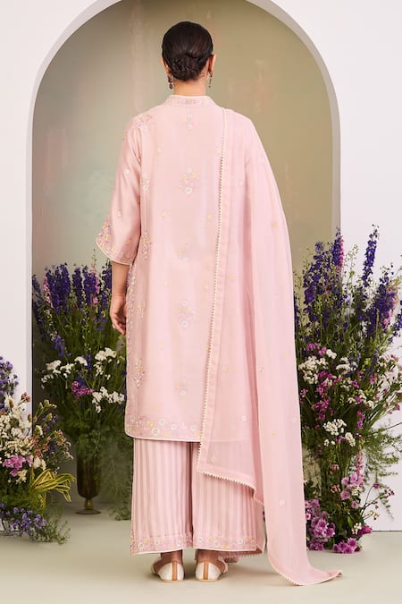 Shop Sue Mue Pink Handloom Cotton, Silk, Chanderi Embroidery, Zari V-neck Pastel Kurta Set at Aza Fashions Shop_Sue Mue_Pink Handloom Cotton, Silk, Chanderi Embroidery, Zari V-neck Pastel Kurta Set _at_Aza_Fashions