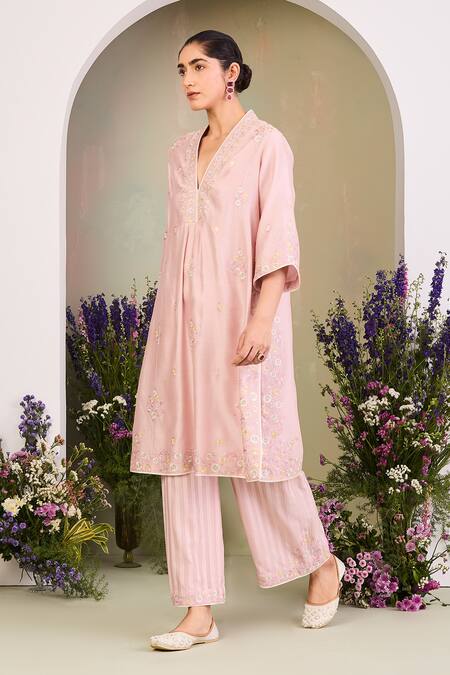 Buy Sue Mue Pink Handloom Cotton, Silk, Chanderi Embroidery, Zari V-neck Pastel Kurta Set Online at Aza Fashions Buy_Sue Mue_Pink Handloom Cotton, Silk, Chanderi Embroidery, Zari V-neck Pastel Kurta Set _Online_at_Aza_Fashions