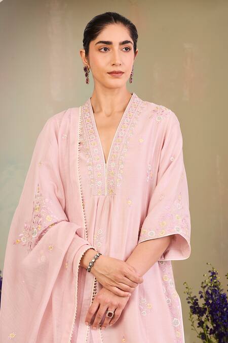 Shop Sue Mue Pink Handloom Cotton, Silk, Chanderi Embroidery, Zari V-neck Pastel Kurta Set Online at Aza Fashions Shop_Sue Mue_Pink Handloom Cotton, Silk, Chanderi Embroidery, Zari V-neck Pastel Kurta Set _Online_at_Aza_Fashions