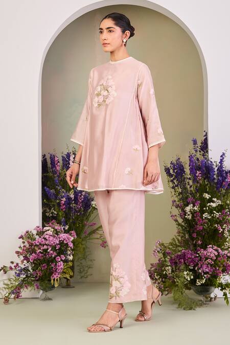 Shop_Sue Mue_Pink Chanderi Embroidery Round Neck Pastel Floral Kurta Set _Online_at_Aza_Fashions