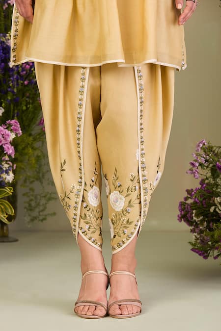 Buy_Sue Mue_Yellow Silk Beads, Embroidery Round Neck Pastel Floral Kurta Set _Online_at_Aza_Fashions