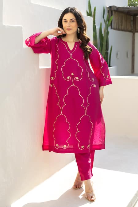ASRUMO Magenta Chanderi Sequins V-neck Rani Bagh Embroidered Co-ord Set at Aza Fashions ASRUMO_Magenta Chanderi Sequins V-neck Rani Bagh Embroidered Co-ord Set _at_Aza_Fashions