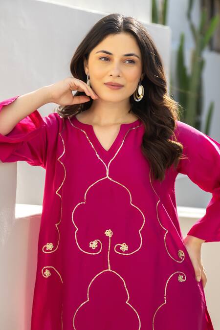 Buy ASRUMO Magenta Chanderi Sequins V-neck Rani Bagh Embroidered Co-ord Set Buy_ASRUMO_Magenta Chanderi Sequins V-neck Rani Bagh Embroidered Co-ord Set