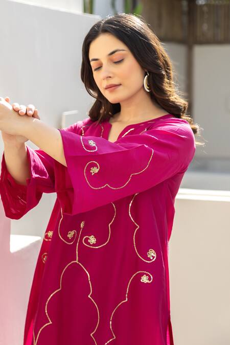 Shop ASRUMO Magenta Chanderi Sequins V-neck Rani Bagh Embroidered Co-ord Set Shop_ASRUMO_Magenta Chanderi Sequins V-neck Rani Bagh Embroidered Co-ord Set