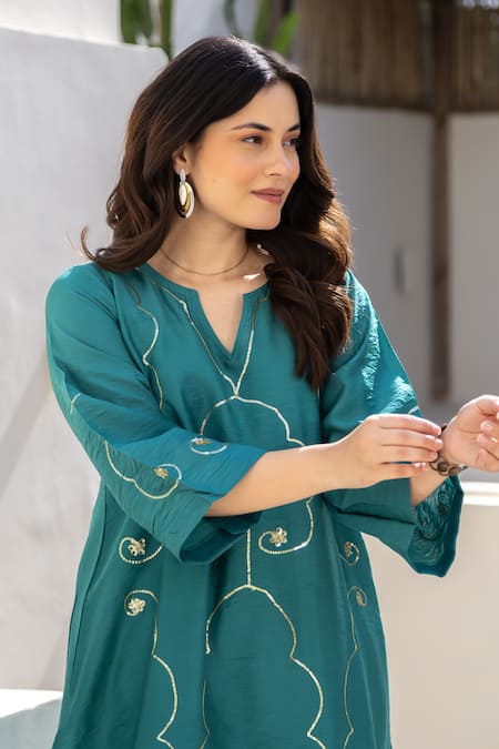 Shop ASRUMO Green Chanderi Embroidery Split V-neck Teal Noor Co-ord Set Shop_ASRUMO_Green Chanderi Embroidery Split V-neck Teal Noor Co-ord Set