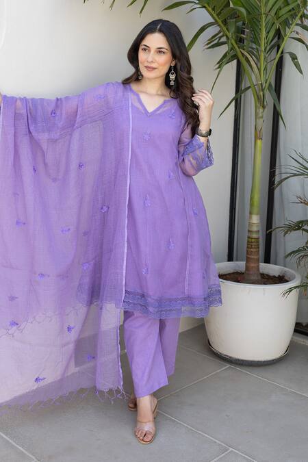 ASRUMO Mauve Doriya Embroidery V-neck Lavender Breeze Kurta Set at Aza Fashions ASRUMO_Mauve Doriya Embroidery V-neck Lavender Breeze Kurta Set _at_Aza_Fashions