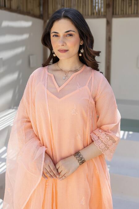 Shop ASRUMO Peach Embroidery V-neck Doriya Kurta Set Online at Aza Fashions Shop_ASRUMO_Peach Embroidery V-neck Doriya Kurta Set _Online_at_Aza_Fashions