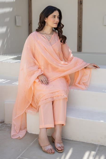 Buy ASRUMO Peach Embroidery V-neck Doriya Kurta Set Buy_ASRUMO_Peach Embroidery V-neck Doriya Kurta Set